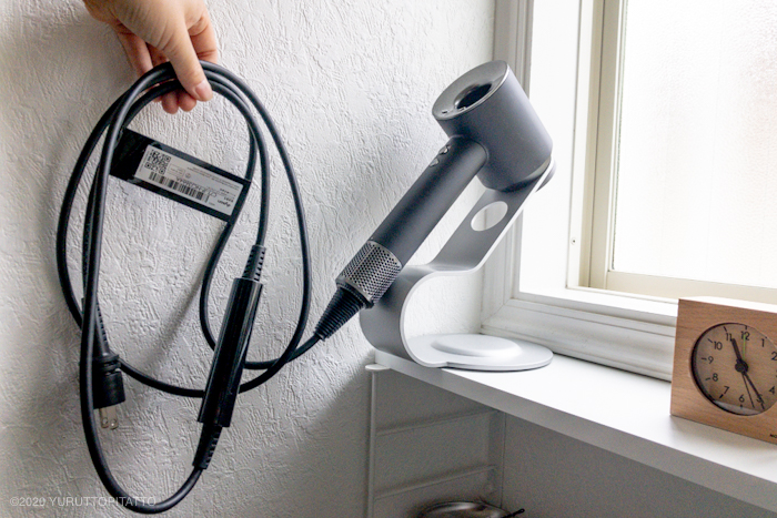 ヘアドライヤー、コードを巻かずにサッと使ってパッと片づける。地震、通電火災など安全も確保できる収納の工夫暮らしはラクに楽しく