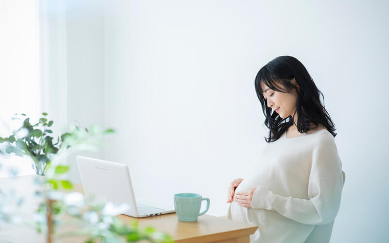 産休育休中は暇!？育児に携わらない人が勘違いする育児の大変さ。話題の画像プラス