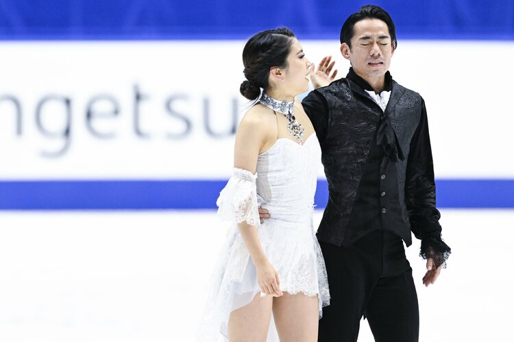 背中を叩く Images – Browse 6 Stock Photos, Vectors, and VideoAdobe Stock