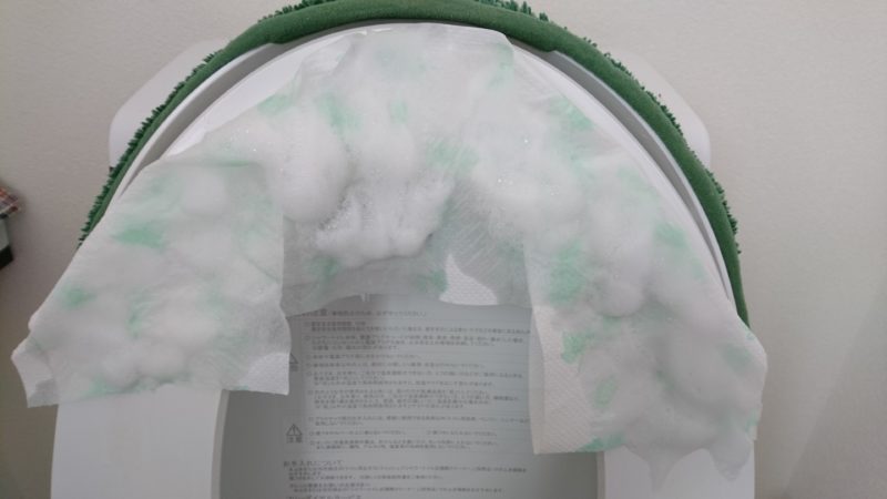 トイレの便座裏に付着した黄ばみをお手軽洗剤で除去！生活向上委員会＜MEGAZINE＞