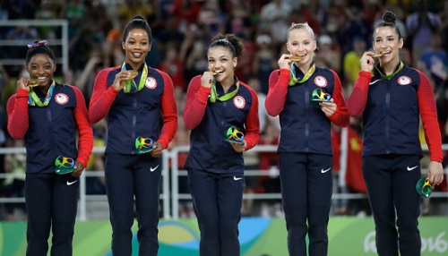 なぜ五輪選手はメダルをかじるのか？ 大会公式は「食べられません」と注意喚起 1 2- CNN.co.jp