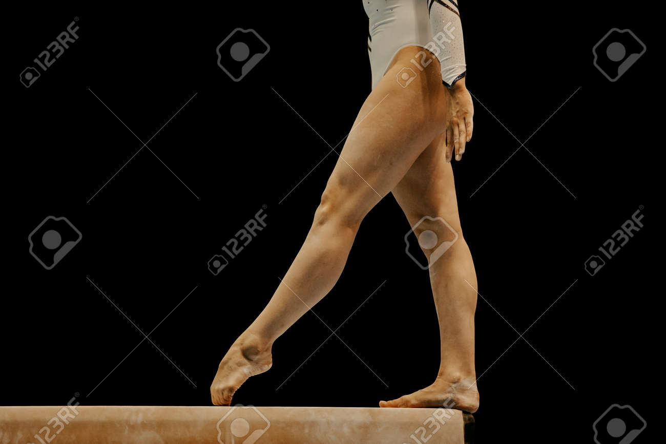 働く女性がしている足のむくみケア、ベスト3は？「マイナビウーマン」