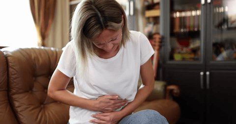 腹痛 お腹 痛い 病気の動画素材・映像 - PIXTA