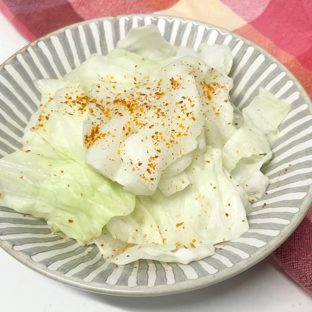 5分！想像を超える最強の副菜🥗腸活レシピやみつき腸活ごまワカメ ⁡ とりあえず味噌汁に入れとこ。でお馴染みのわかめ。実は密かに怒りがありました 。 ⁡ 「わいは味噌汁のおまけ食材ちゃうねん。主役にもなれるんや！！」 ⁡ ということで今回は ワカメのための