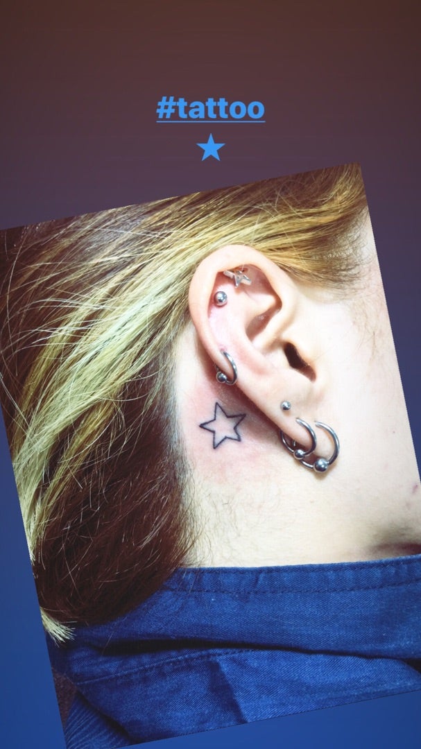 耳裏ワンポイントSTROKER TATTOO