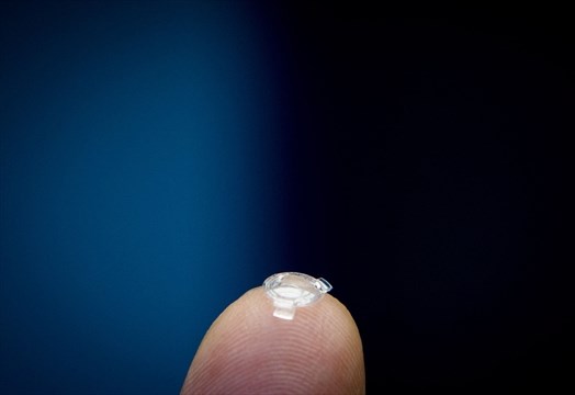 レーシック手術より効果は絶大！？話題のバイオニックレンズとは何か