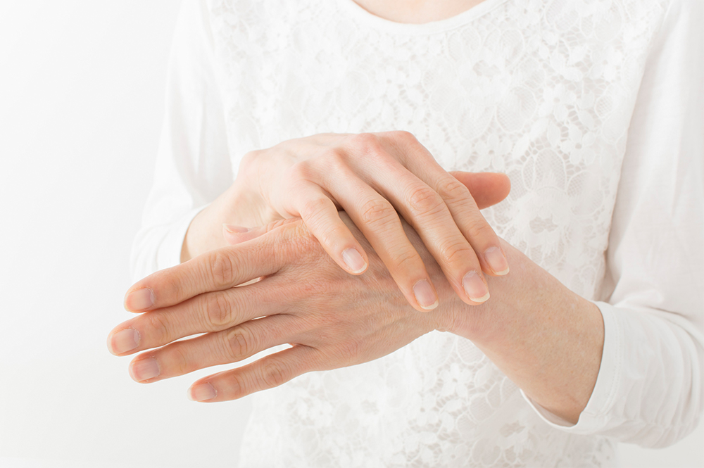 手の水泡は手湿疹!?種類や原因別の症状を詳しくご紹介 イシャチョク