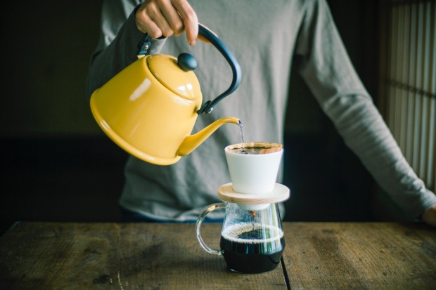 Amazon.co.jp: 恵みの商店 玄米コーヒー 玄米茶 ノンカフェイン 黒煎焙煎 残留農薬ゼロ 妊婦 授乳中 食物繊維 ミネラル 身体を温める100g: 食品・飲料・お酒