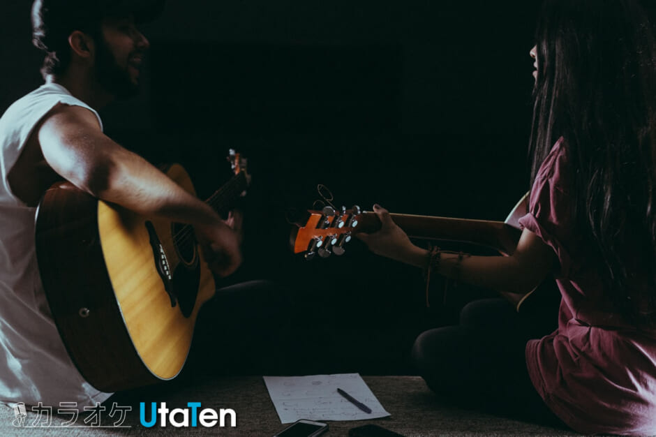 声が低い10代女性必見！カラオケで歌いやすい人気曲・アニソン・ボカロ15選カラオケうたてん