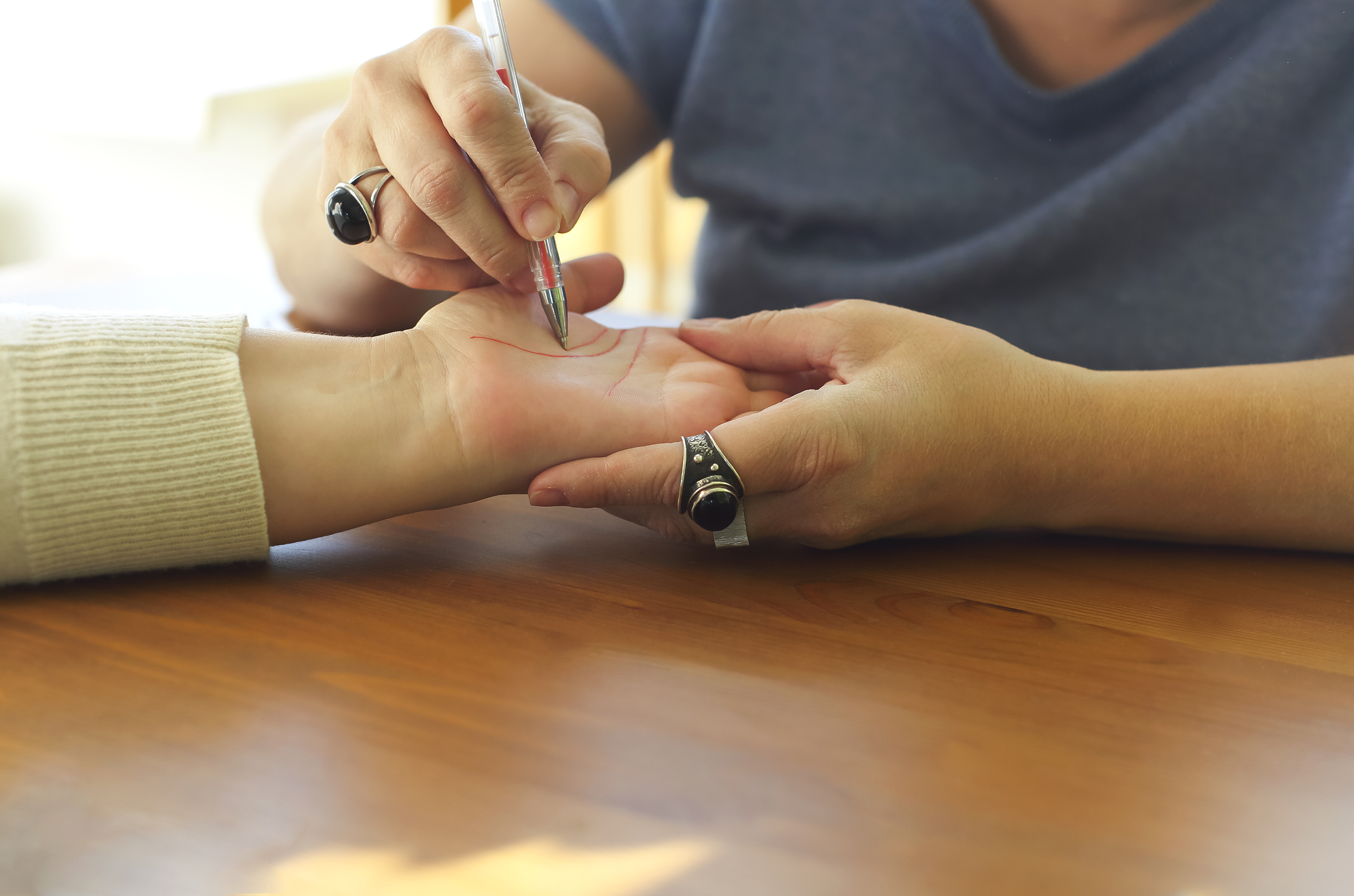 手相からみた中指手相の見方ここにあり！運命を変える実践的な読み方とアドバイス