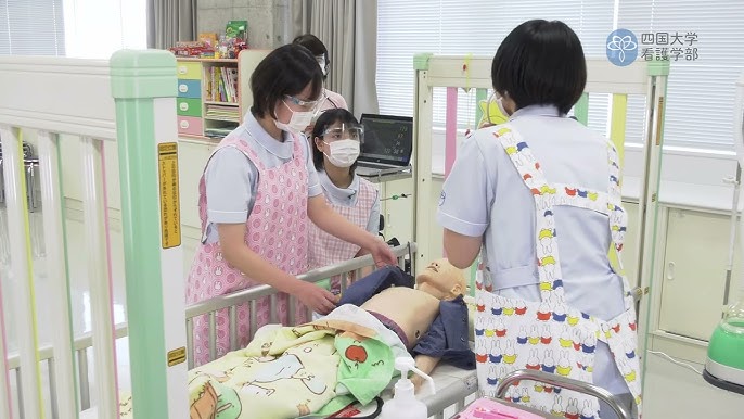 おむつ交換・調乳・授乳の実習を行いました 2年生公立春日井小牧看護専門学校
