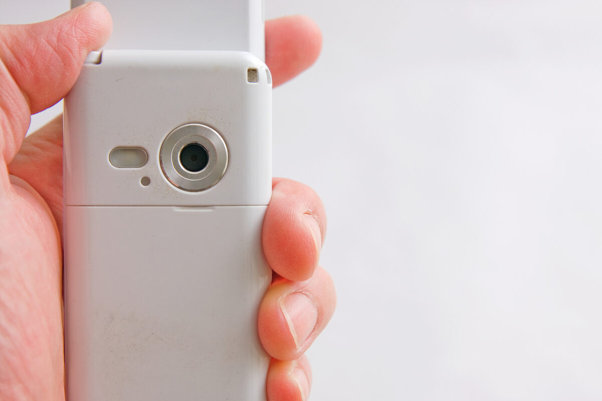 スカートの盗撮がバレたら何罪？逮捕される？罰金や示談例を解説