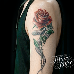 薔薇のタトゥーデザイン・意味色味別の意味や組み合わせデザインも紹介