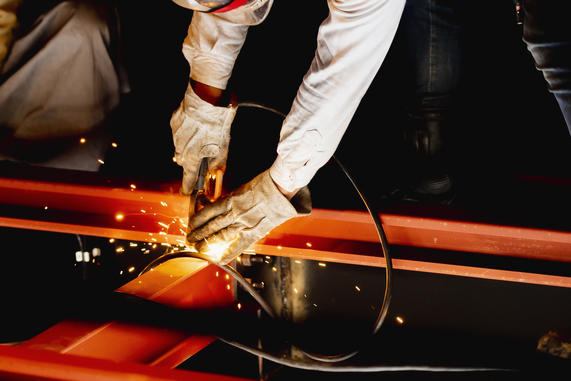 感情労働とは？ 具体的な職種や社会問題、メンタルヘルスケアについて解説労務人事ノウハウ人事バンク