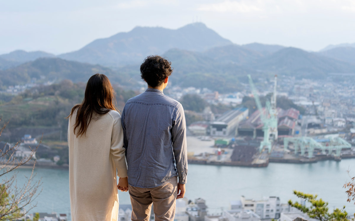 肩に手を回す彼氏の心理心理学で恋愛を楽しく