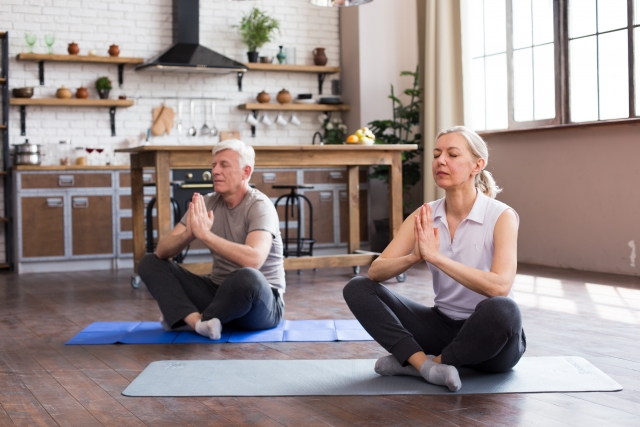 50代・60代から学ぶヨガ資格！中井まゆみ：RYT200全米ヨガアライアンス認定講座スタジオ全国のヨガ資格講座・指導者養成講座ヨガジェネレーションyogageneration