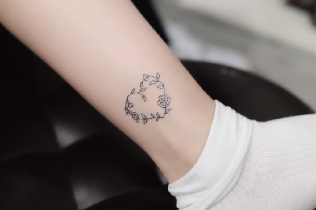 Rose lettering名古屋大須のタトゥースタジオBOOBIES TATTOO NAGOYA