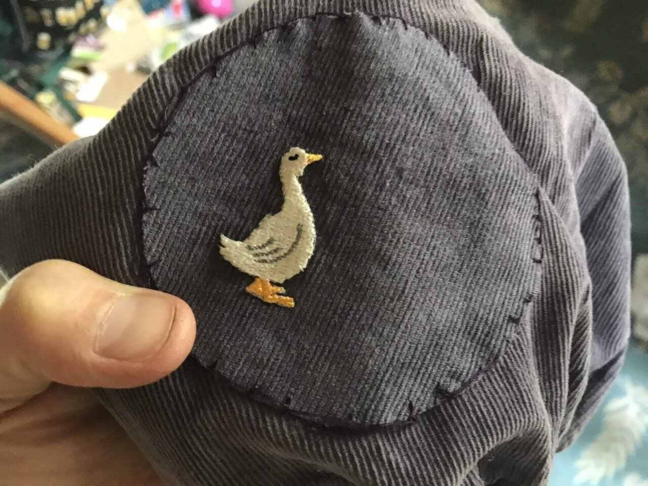 手縫いで簡単〜ズボンの穴をかわいく補修しますパーマカルチャー研究所