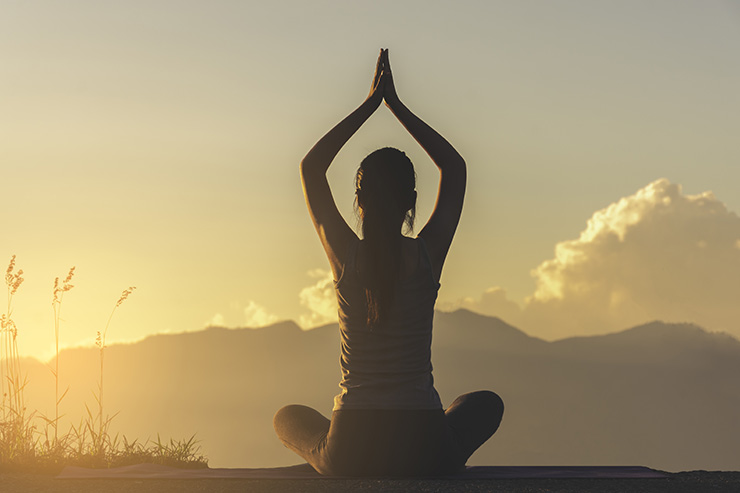 60代のための5分ヨガ ウエスト周りを引き締め！お腹のむくみ解消につながる！腸活ヨガ④ 公式 素敵なあの人Web