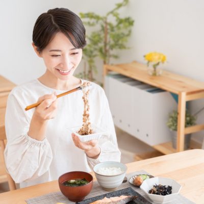 コーヒーと片頭痛の関係性カフェインの影響と予防対策を医師が解説 - 大濠公園徒歩２分の婦人科・頭痛「大濠パーククリニック」