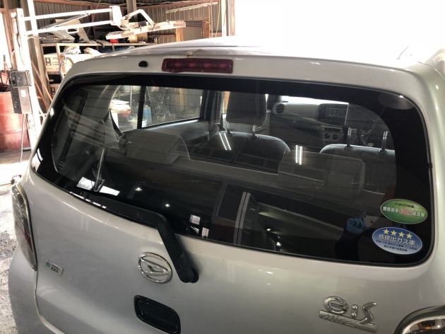 ミライースの給油口ステッカー・ナンバーボルト交換・いみふ・ミライース・グリーンに関するカスタム事例車のカスタム情報はCARTUNE