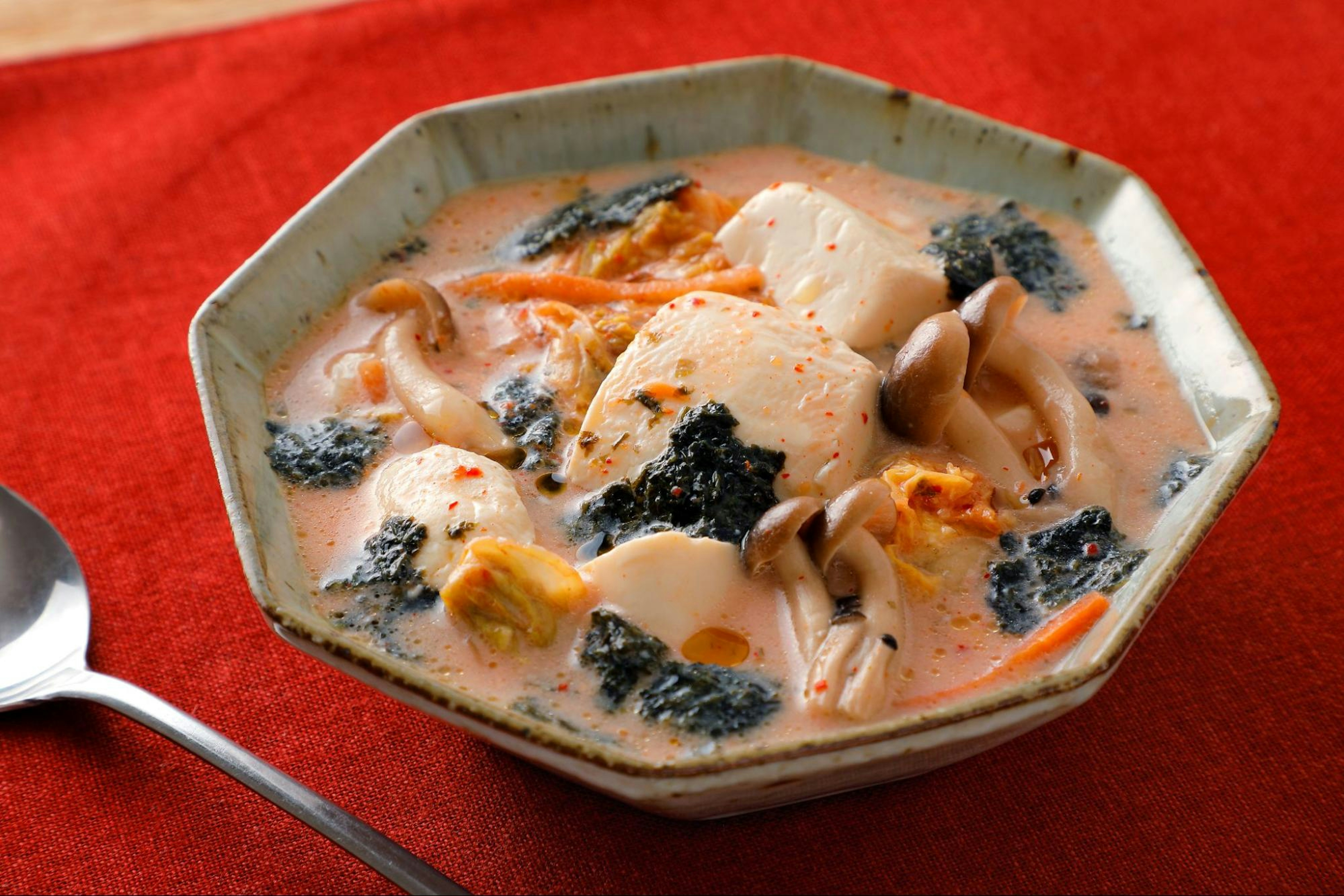 玉ねぎの豆乳みそスープ