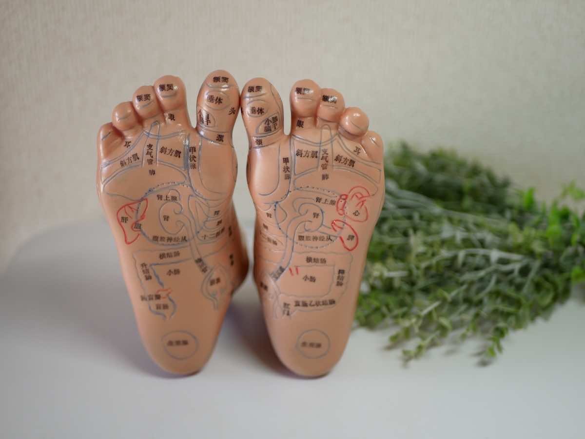 足つぼの効果を部位別に解説！セルフでできるマッサージのコツは？ホットペッパービューティーマガジン