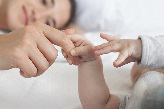 指を握る赤ちゃんの写真素材33461702- PIXTA