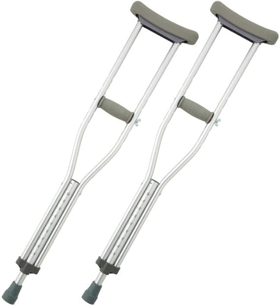 🌸3月7日🌸 中学校卒業しました🎓✨ 入学式だけして、次の日から休校😭 学校再開する直前に足の指骨折して💦 入学早々松葉杖で登校してたなぁ😂マスクも外せなくて、行事もまともにできたものの方が少なかったけど、 そんな中でもできること見つけて、 それを精一杯