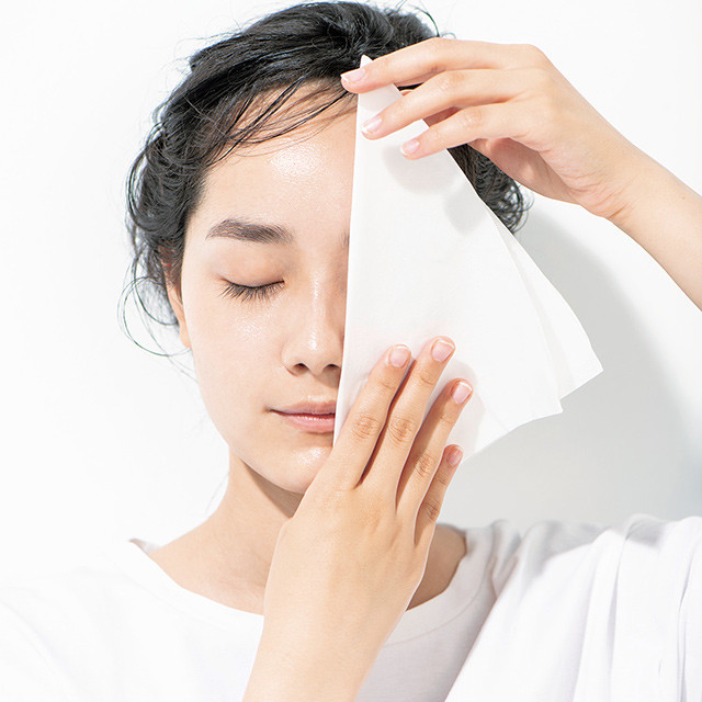 石井美保さんのうるおう秘策&愛用品を公開！ クリームで肌アイロン、オイルで毛穴を押し上げetc.マキアオンライン美容雑誌『MAQUIA マキア 』公式ビューティサイト