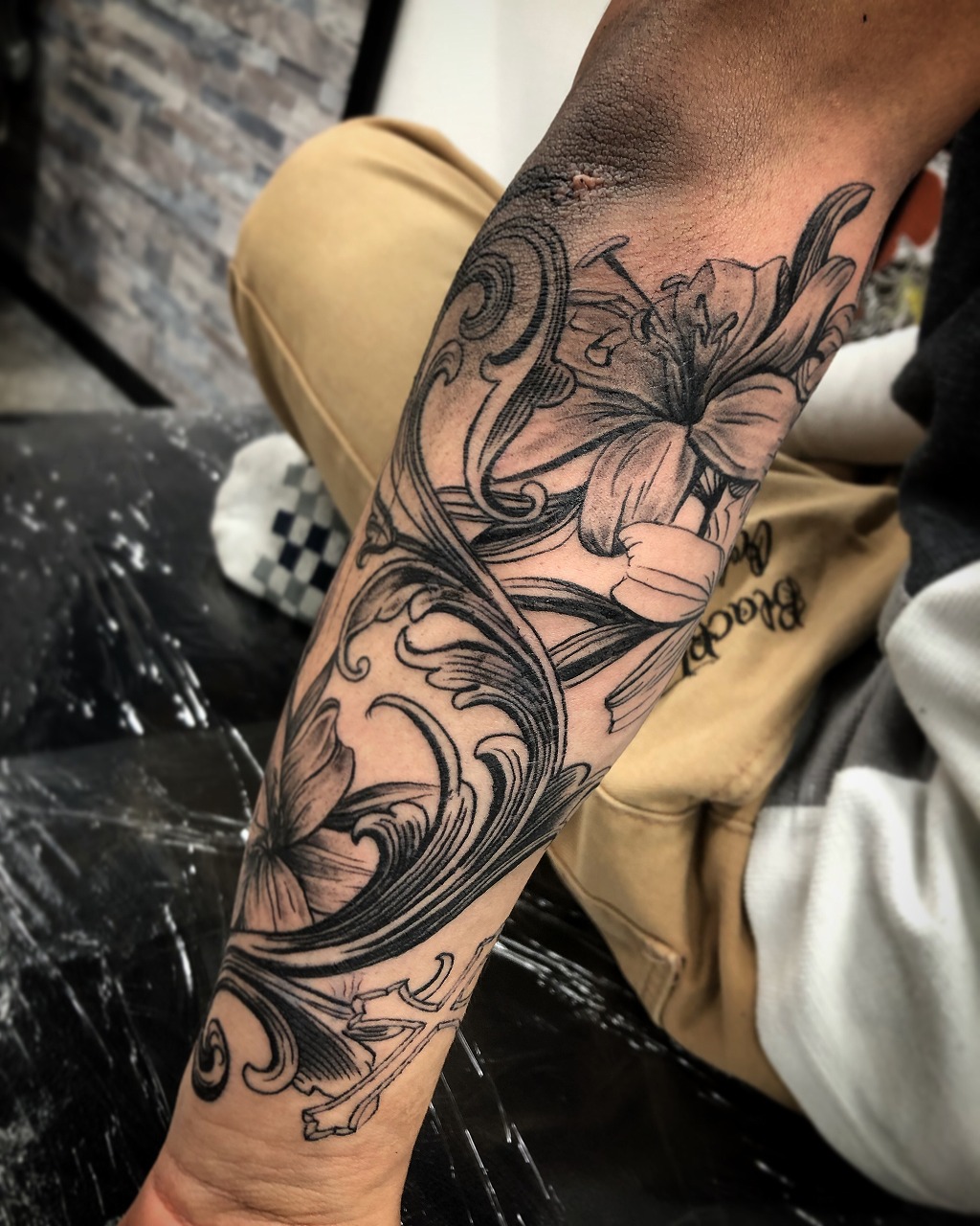 Amazon.co.jp:２枚セット No.190_Two lilies 百合,花,2週間で消えるタトゥー,ヘナタトゥー,ジャグアタトゥー,韓国 タトゥーシール : ファッション