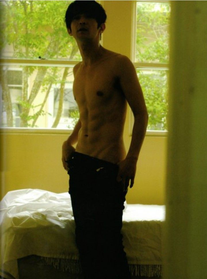 津田健次郎の自然体な写真集が話題