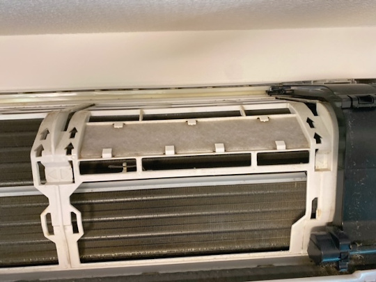 数量限定 壁掛エアコン・空気清浄機用 エアコンフィルター カビ菌99%除去 粘着テープ付 掃除 ハウスダスト対策 ホコリ 換気扇 ホコリとりフィルター張る空気清浄機 花粉対策 エアクリーンラボ 2枚入り - メルカリ