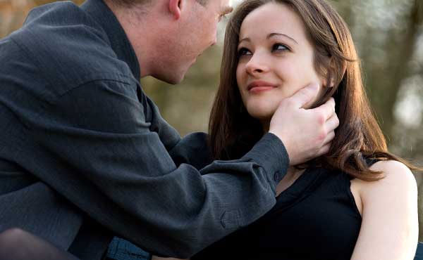 髪を触る時の心理とは？男心をくすぐるヘアスタイルにイメチェンしようHAIR