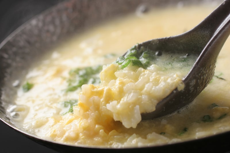 3歳児 食欲ない時の 『うちの風邪おじや🍲』 たまご雑炊⚠味噌の工程が抜けていました🙇‍♂️ 溶き卵を入れる前に味噌を溶き入れます。画像の工程10の後⚠ わが家の一例です。 あさぽん 3歳 、 先日、久々に風邪ひいてました🤧 風邪で保育園休んだの1年ぶりかも