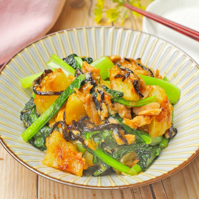 新じゃがの季節ー！！！ 小ぶりな新じゃが3-4個分の分量です🥔ささレシピ幼児食取り分け幼児食じゃがいもじゃがいもレシピじゃがいもの煮っ転がし副菜おかずレシピおうちごはんお弁当おかず簡単レシピ