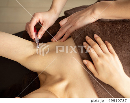 脇毛のお手入れ方法を大特集サロン？ クリニック？ セルフでできるおすすめアイテムもOggi.jp