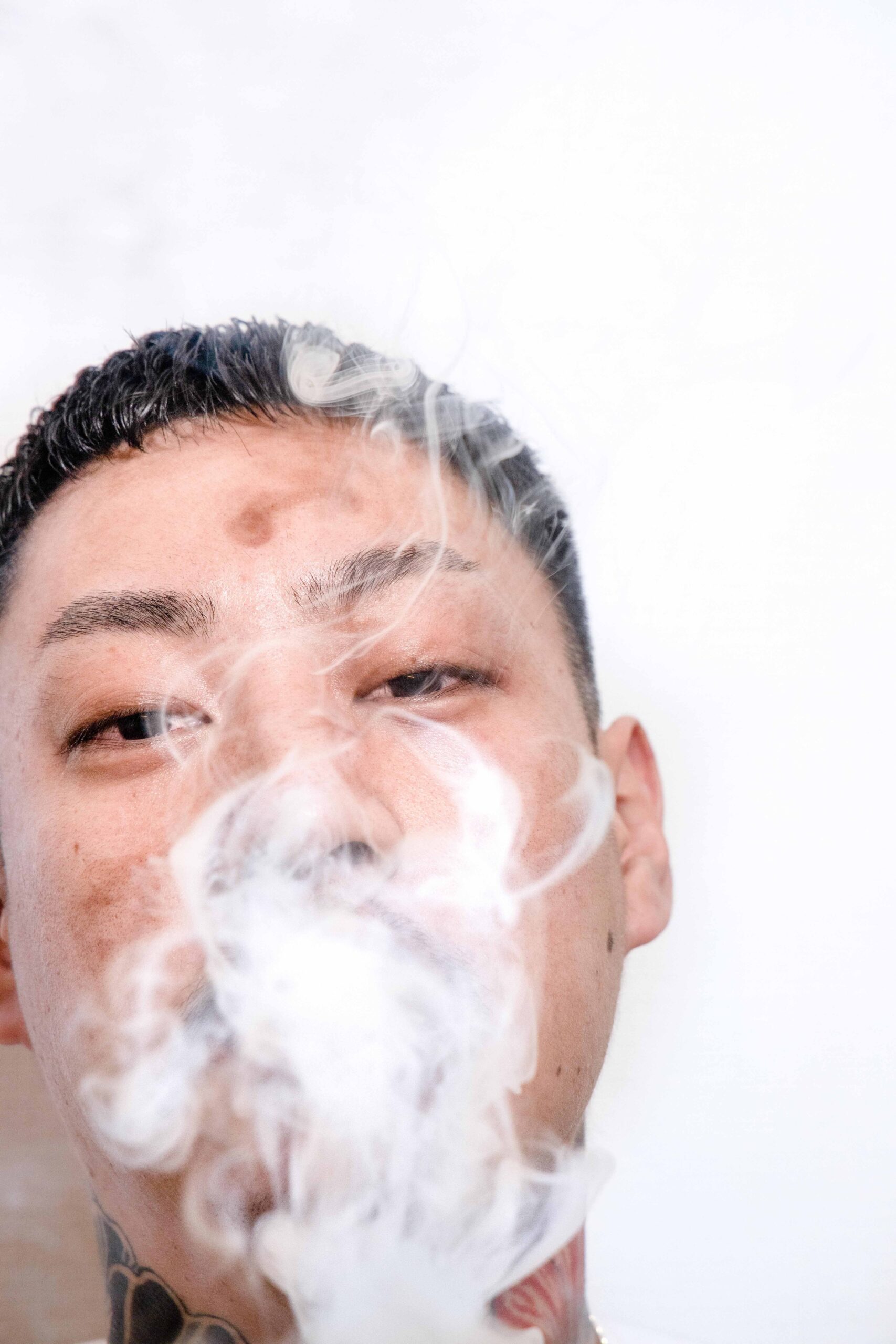 全身タトゥーの人気ラッパー‟舐達麻”バダサイがタレント女性と弁護士トラブル「別れ話になぜか『裸の写真』を要求し 」「見たい、見たい」文春オンライン