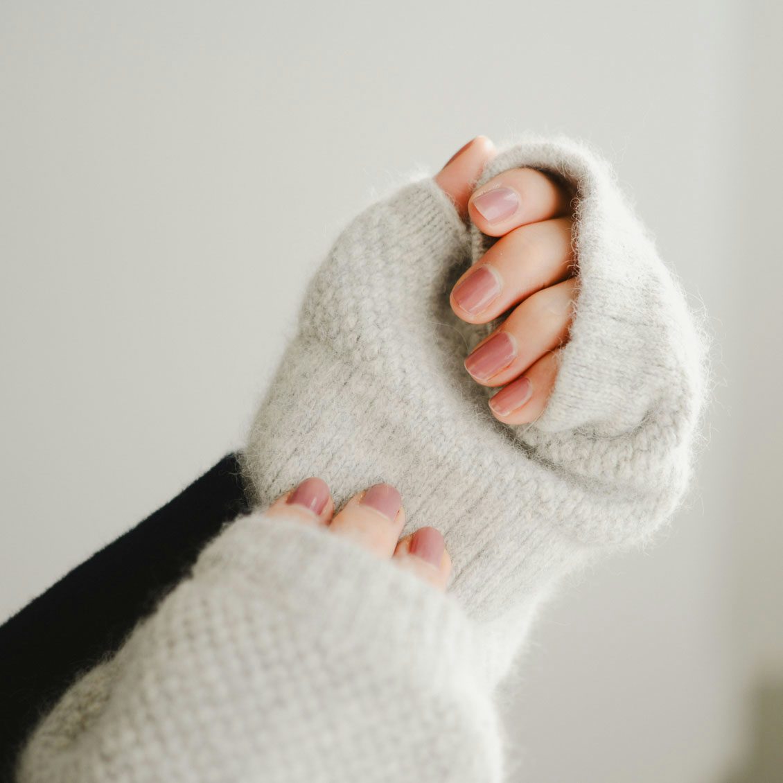 流行りのアームウォーマーコーデを徹底解説♪ おしゃれな人の使い方・着こなし方とは？ 画像つき–CBK magazine 公式