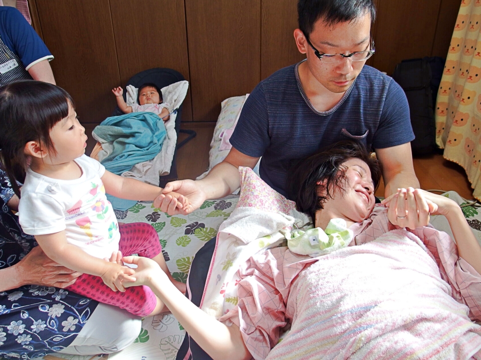 母親と新生児の出産後の最初の瞬間 - 出産のストックフォトや画像を多数ご用意 - 出産, 病院, 赤ちゃん - iStock