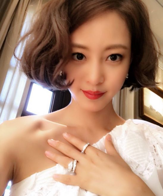 女優ハン・イェスルのツヤ肌に話題殺到！ 長時間の撮影もバッチリの“愛用ファンデ”とは？ スポーツソウル日本版