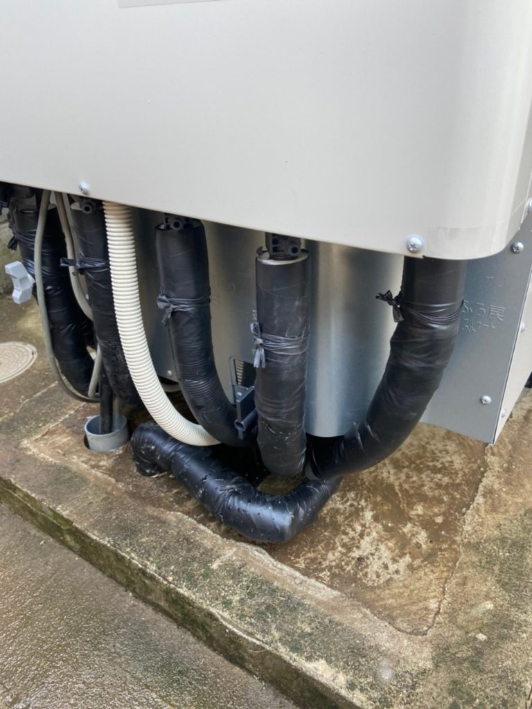 エコキュート室外機 ヒートポンプ から水漏れ！原因と自分で応急処置、修理代まとめうちのアレコレ