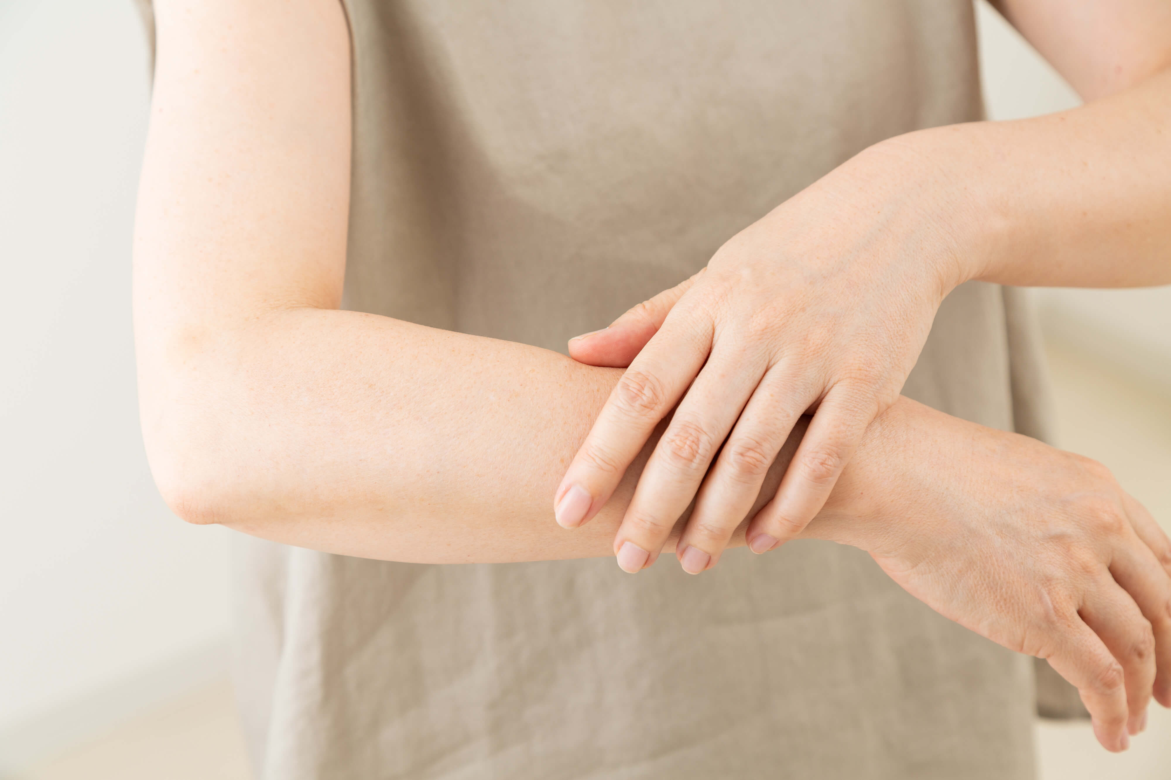 そのままにしておくと危険！ 手がしびれる場合に考えられる病気整体・骨盤ジャーナル整体・骨盤矯正・もみほぐしのカラダファクトリ