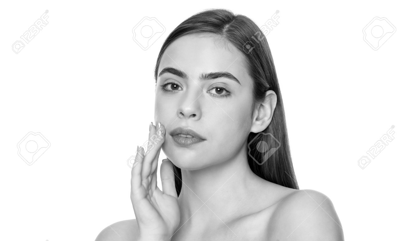 優しい顔になる方法 芸能人を参考に「特徴」や「メイクのポイント」「表情の作り方」まで解説！LIPS