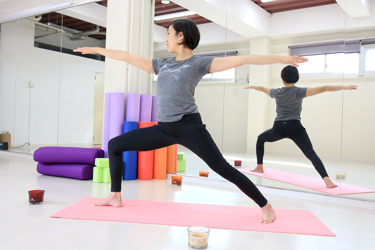 128 ウォーリアーのポーズ3 Stock Photos, High-Res Pictures, and Images - Getty Images