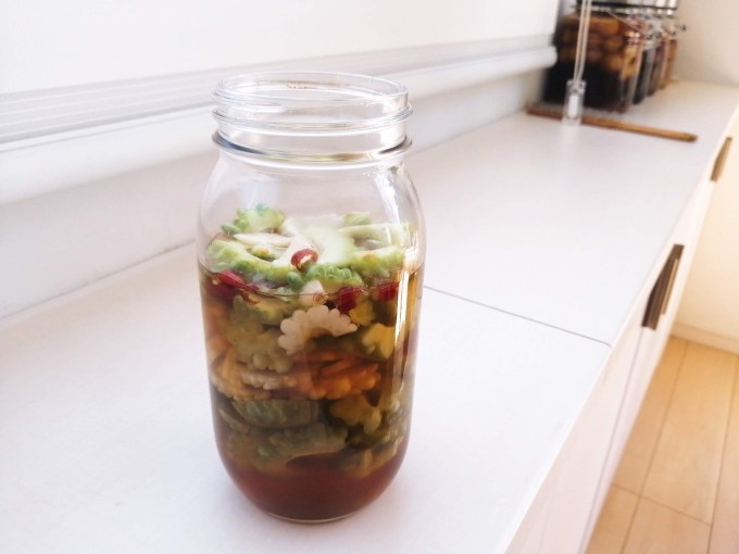 しっかり発酵レシピ＊ 乳酸発酵きのこ 乳酸菌の力で、きのこがもっと美味しく健康的に♪ 乳酸発酵の力で、風味とうま味が爆上がり! きのこに含まれる水溶性食物繊維は、腸内の善玉菌を増やし、コレステロールの吸収を抑え、食後の血糖値上昇を緩やかにしてくれます