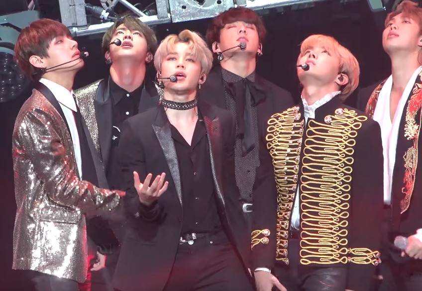 3年前にBTSジミンちゃんのこの写真を見て こんなスタイルになりたい🥺って心底思って 携帯の壁紙にしてずーっと目標にした大腿四頭筋の感じがすごく好きなんです😅 ムッキムキではないのに、適度に筋肉がついてて、しなやかなダンスをしてる姿もすごく綺麗 なんですよね