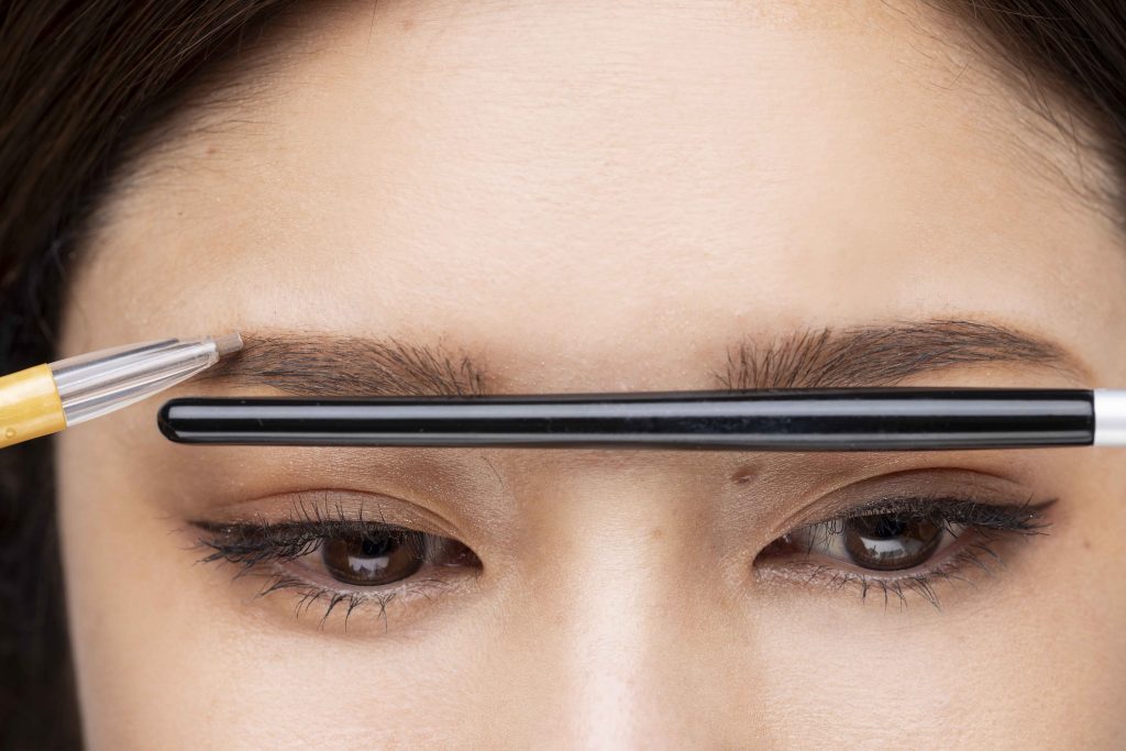 眉尻が上手く描けない人必見！眉尻がない&消える お悩み別に整え方・描き方を解説しますLIPS