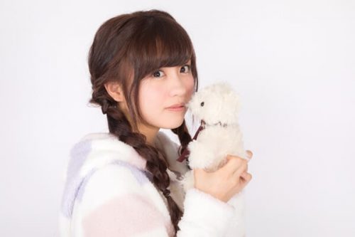 画像のように下唇を突出す人の心理って何ですか？ただの癖ですかね？職場の上- Yahoo!知恵袋