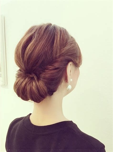 黒髪セミロングの軽やかヘアと簡単アレンジ特集！丸顔さんにおすすめのスタイルも美的.com